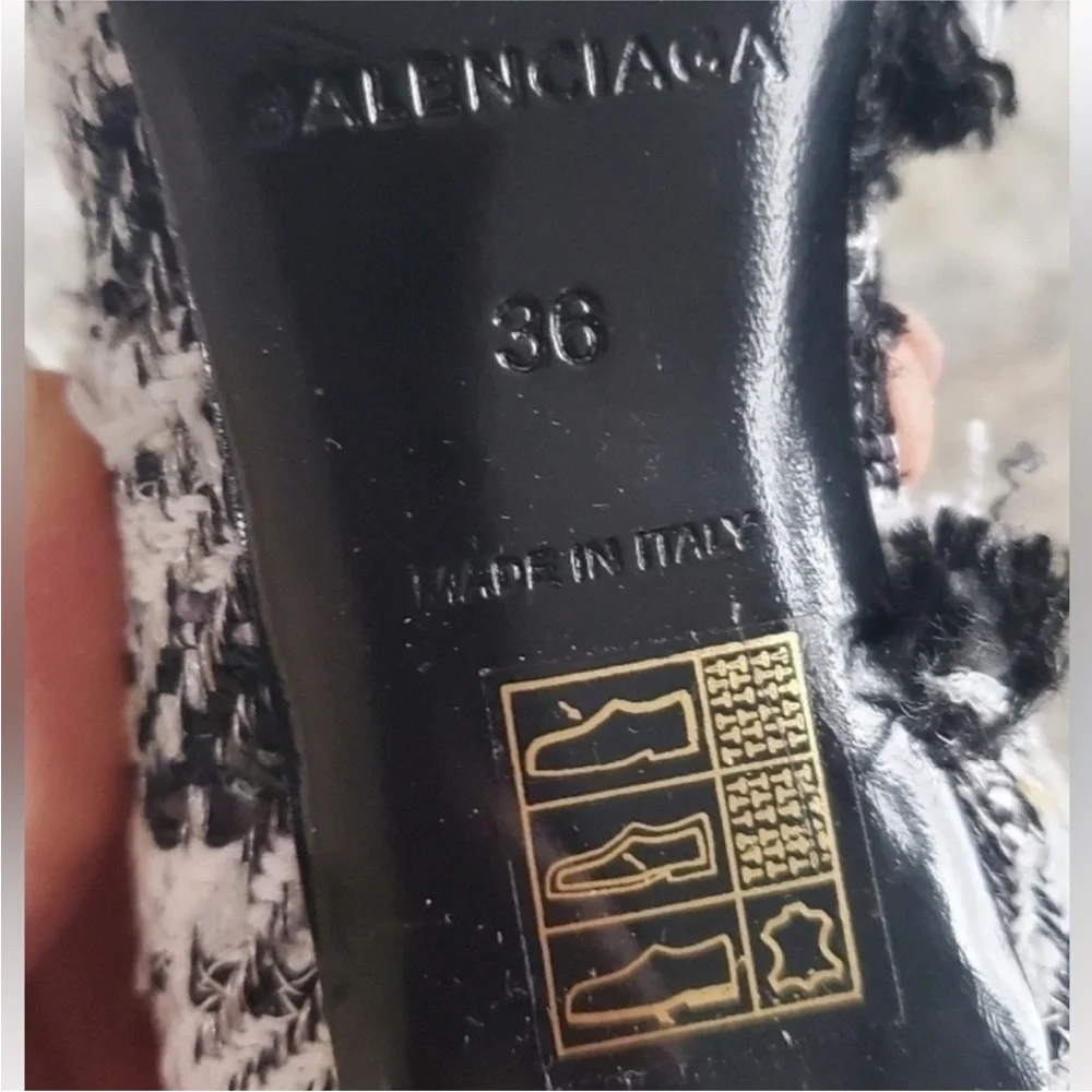 $1,129 Balenciaga Black and White Heels with Chic Tweed Design - Picture 8 of 12